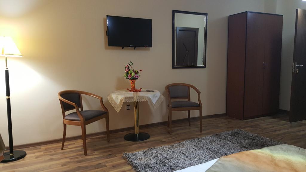Casa Alex Hotel Târgu Jiu Room photo